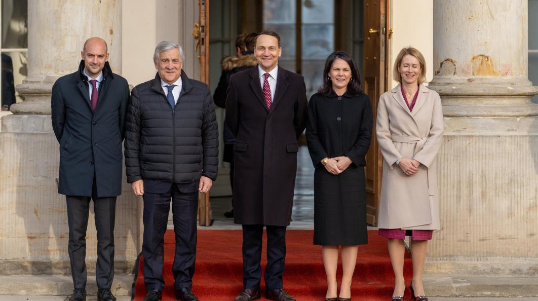 19. November 2024, Warschau, Polen: (L-R) Der französische Außenminister Jean Noel Barrot, der italienische Außenminister Antonio Tajani, der polnische Außenminister Radoslaw Sikorski, die deutsche Außenministerin Annalena Baerbock und die neue EU-Außenbeauftragte Kaja Kallas posieren gemeinsam für ein Familienfoto vor dem Treffen der EU Big Five (c) picture alliance / ZUMAPRESS.com | Marek Antoni Iwanczuk