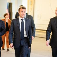 Vertrauensvolles Treffen in Paris: Kanzler Scholz mit den Präsidenten Macron und Duda © Gouvernement fédéral/Denzel 